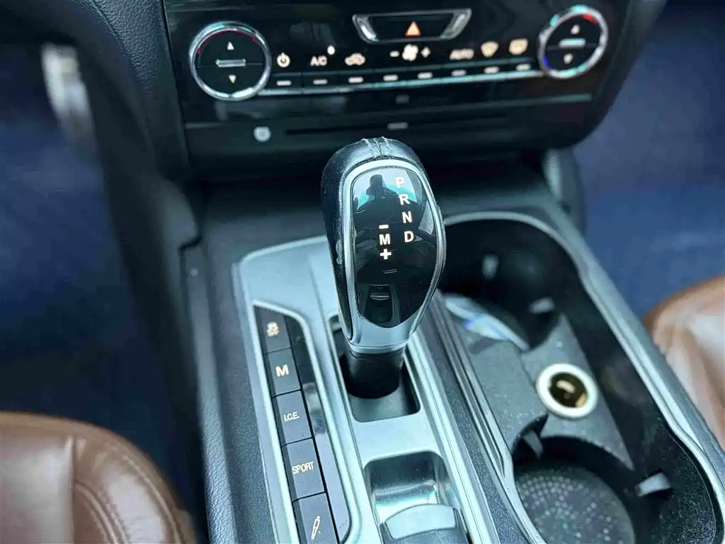Maserati Ghibli 2015 — фото 10