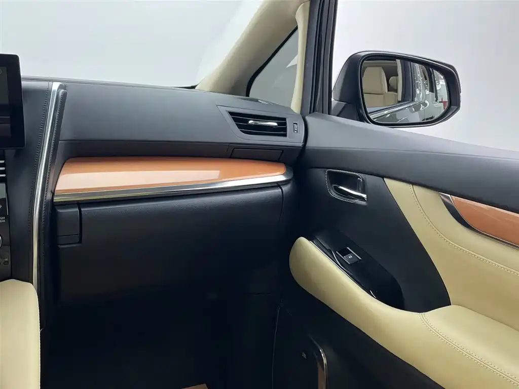 Toyota Alphard 2020 — фото 37