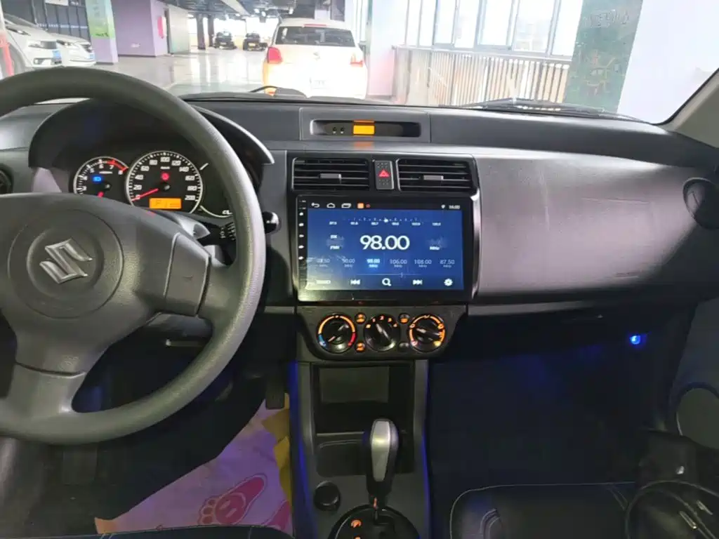 Suzuki Swift 2018 — фото 13