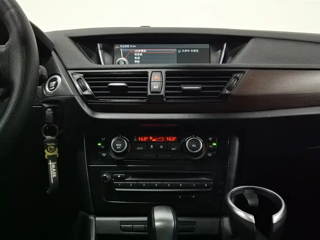 BMW X1 2014 — фото 12