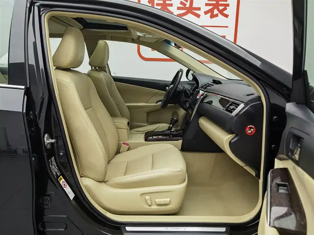 Toyota Camry 2017 — фото 23