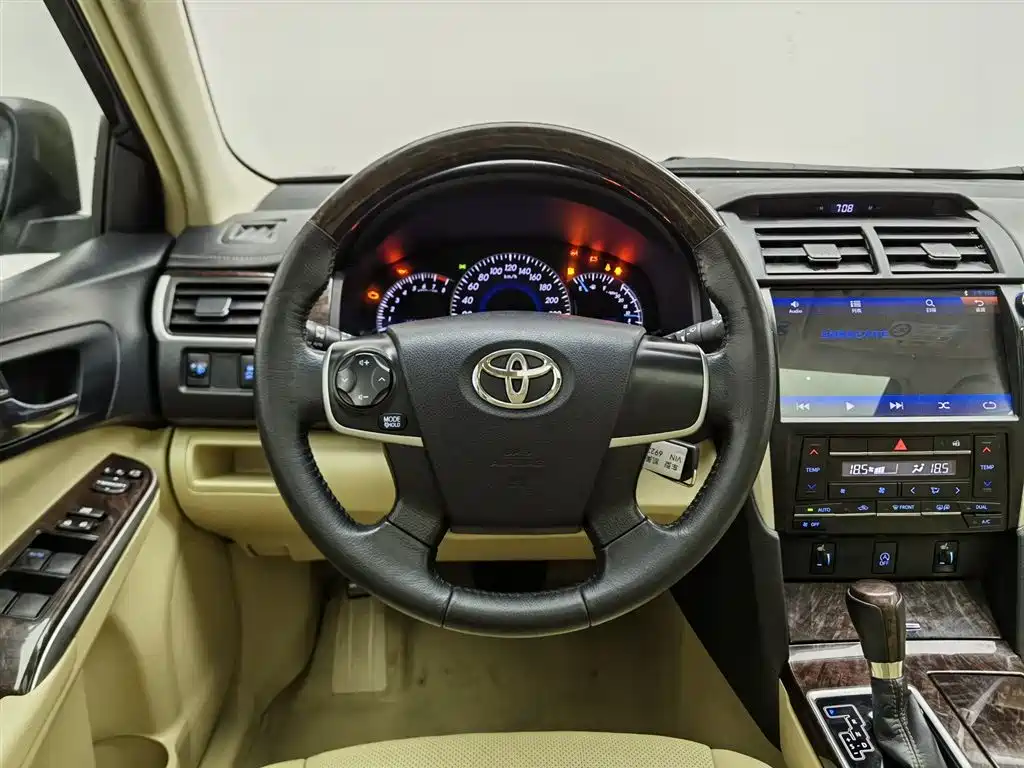 Toyota Camry 2017 — фото 11