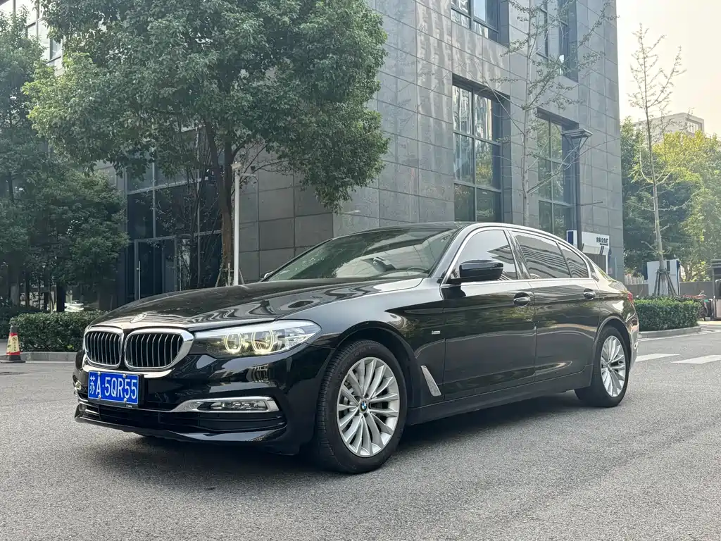 BMW 5 Series 2018 — фото 1