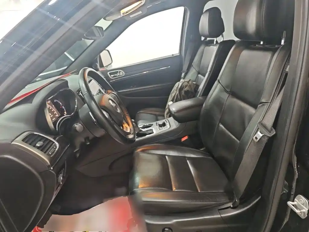 Jeep Grand Cherokee 2021 — фото 15