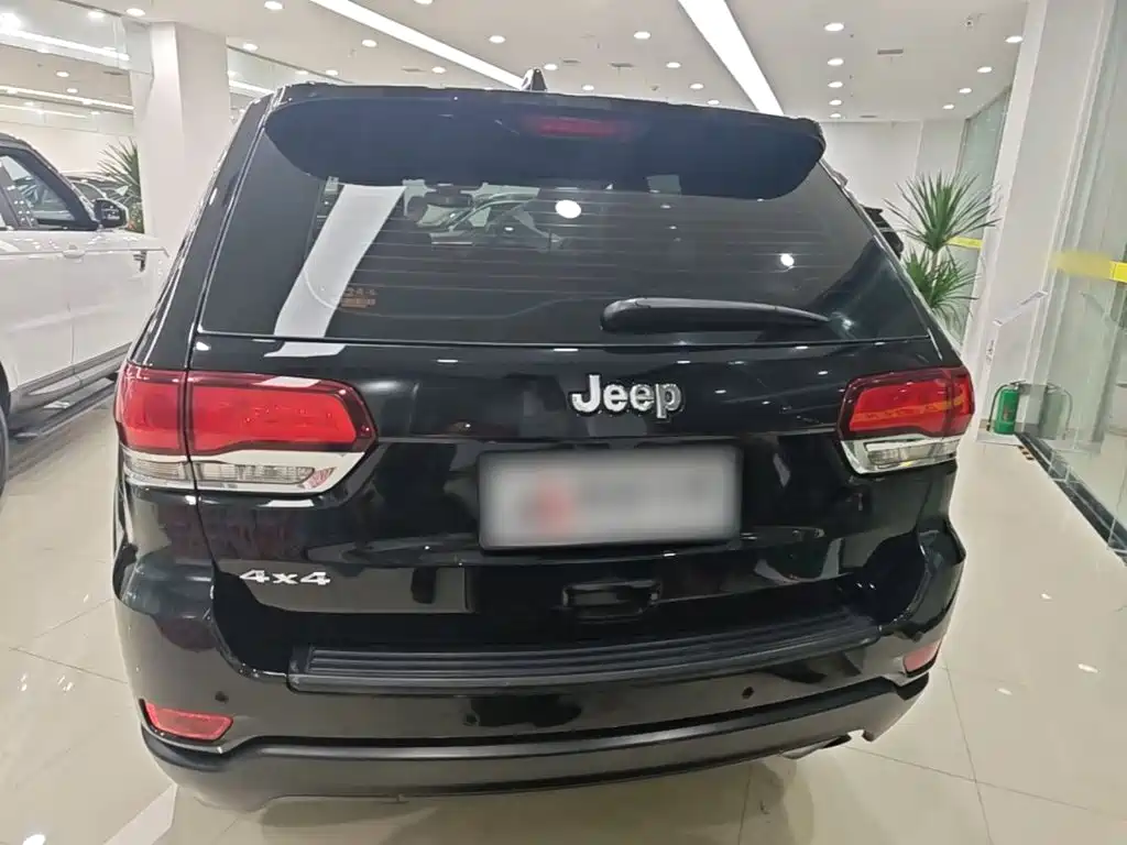 Jeep Grand Cherokee 2021 — фото 6