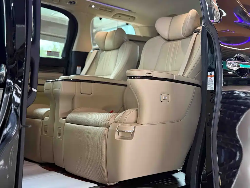 Toyota Alphard 2018 — фото 11