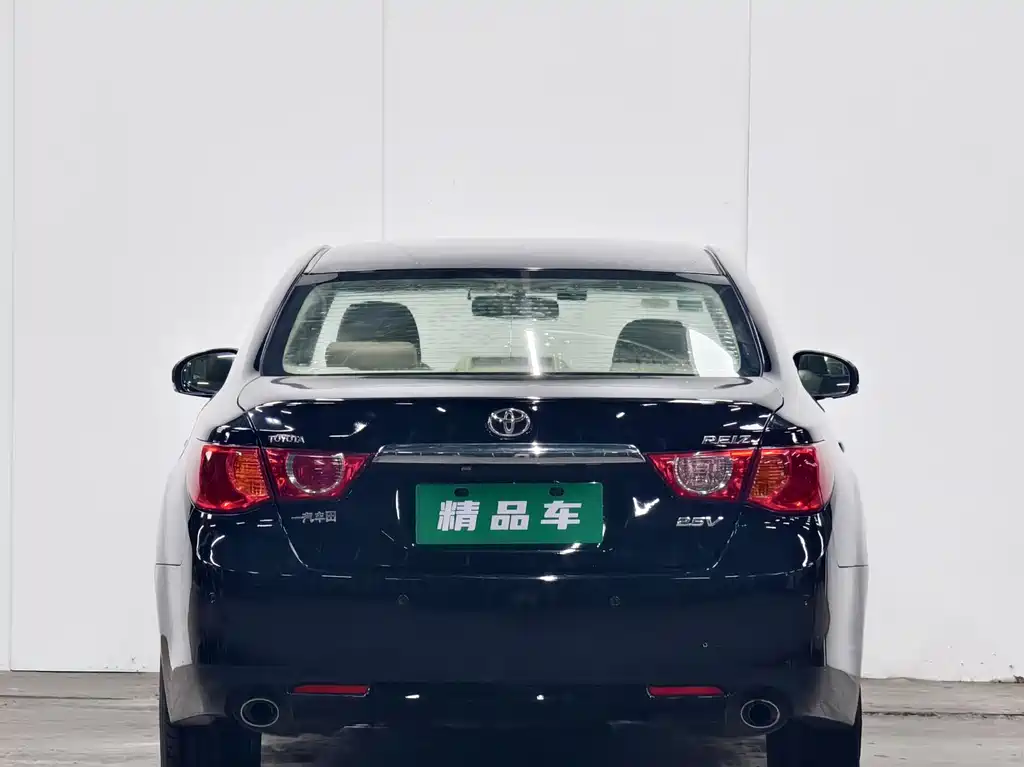 Toyota Reiz 2012