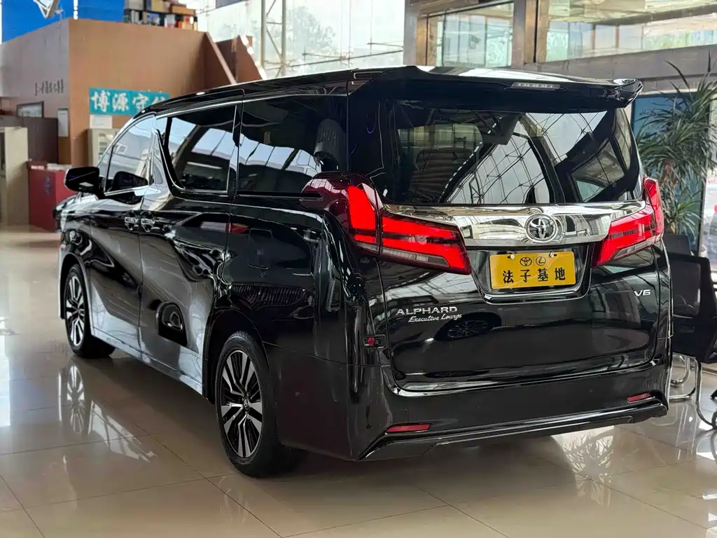 Toyota Alphard 2018 — фото 24