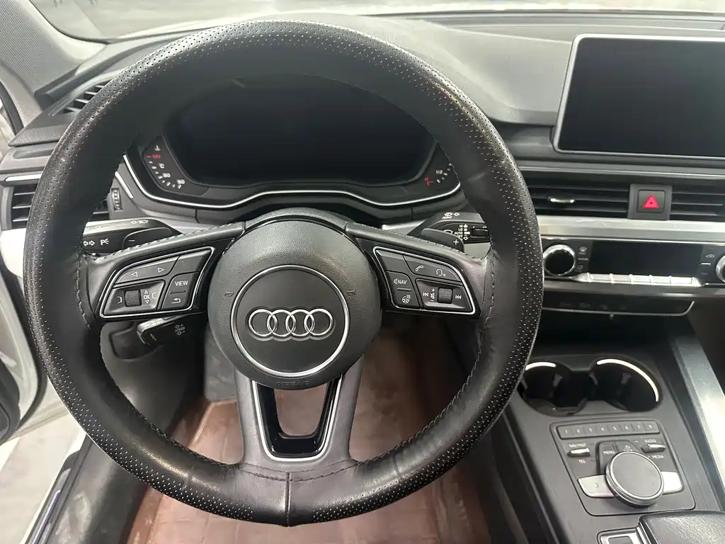 Audi A4L 2019 — фото 6