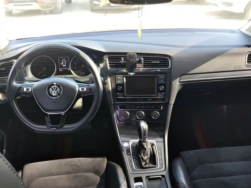 Volkswagen Golf 2018 — фото 13