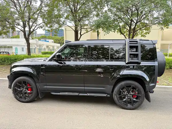 Land Rover Defender 2023
