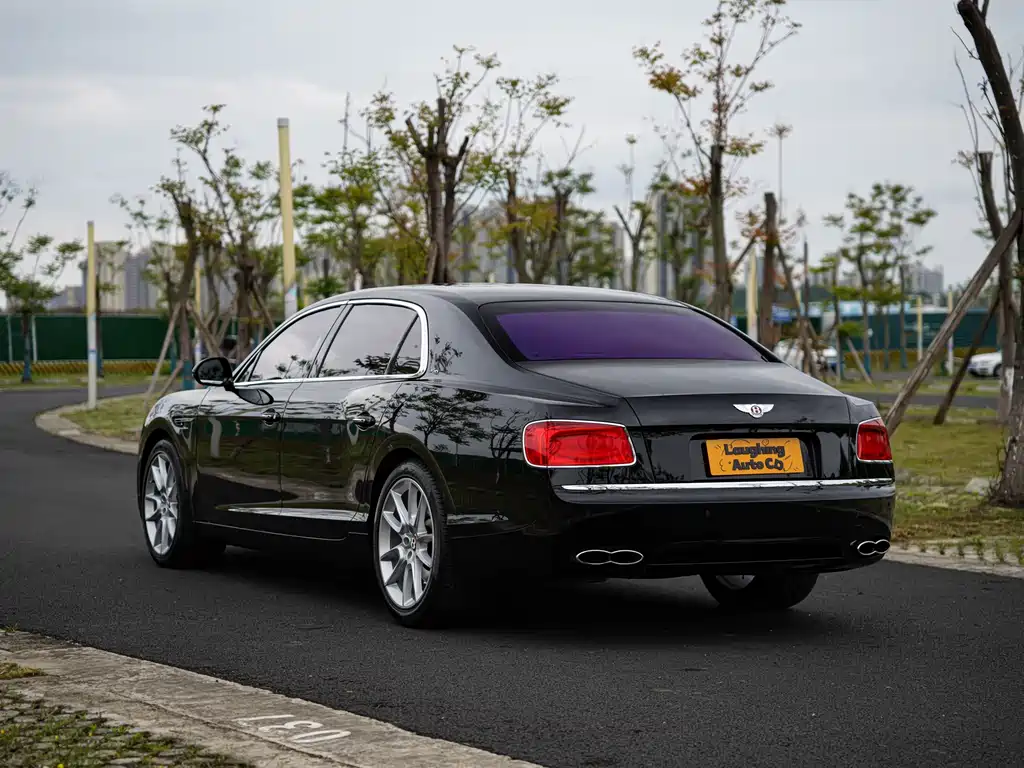Bentley Flying Spur 2018 — фото 14