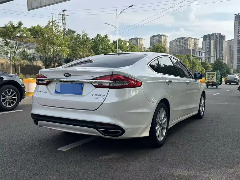 Ford Mondeo 2018 — фото 9