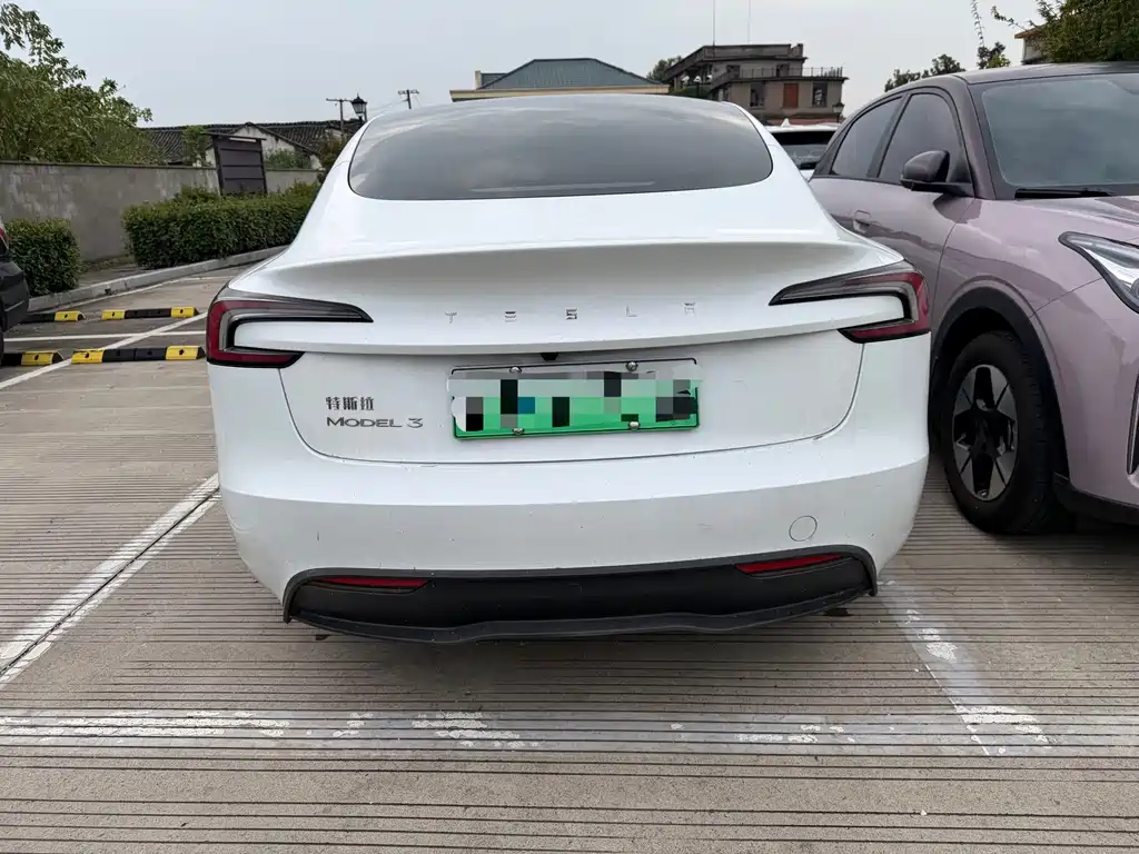 Tesla Model 3 2025 — фото 13