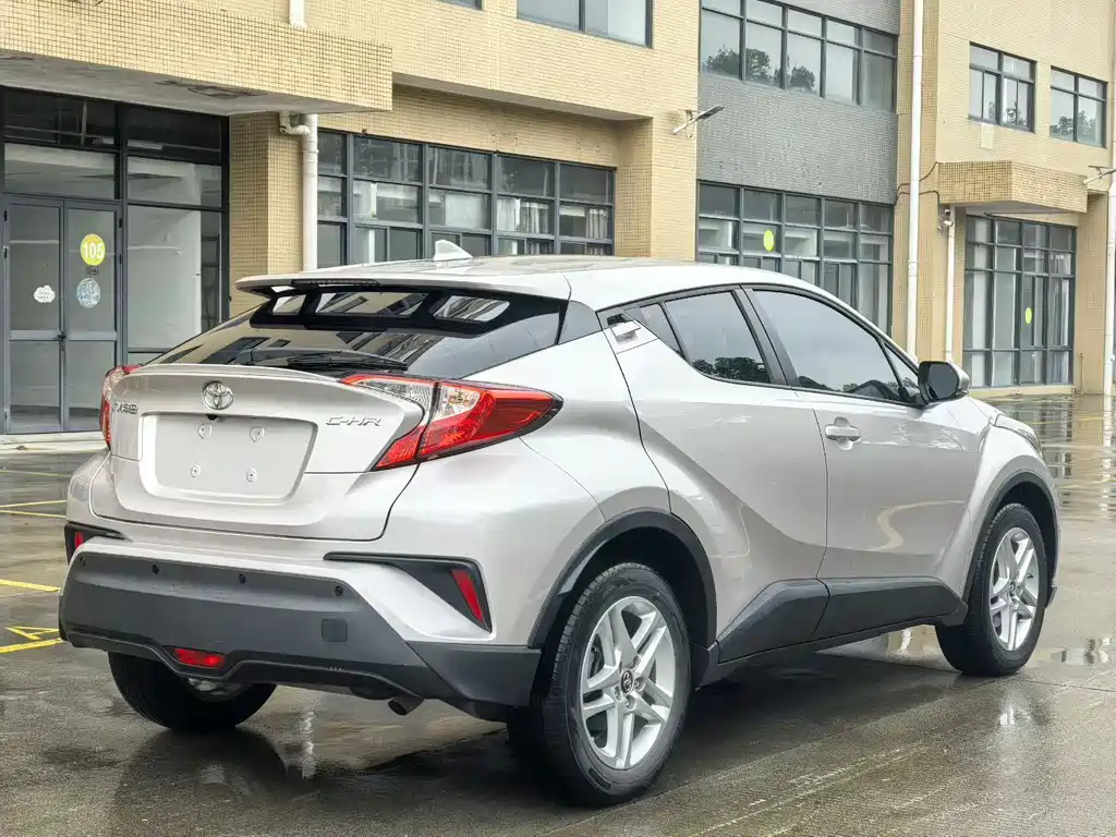 Toyota C-HR 2022 — фото 10