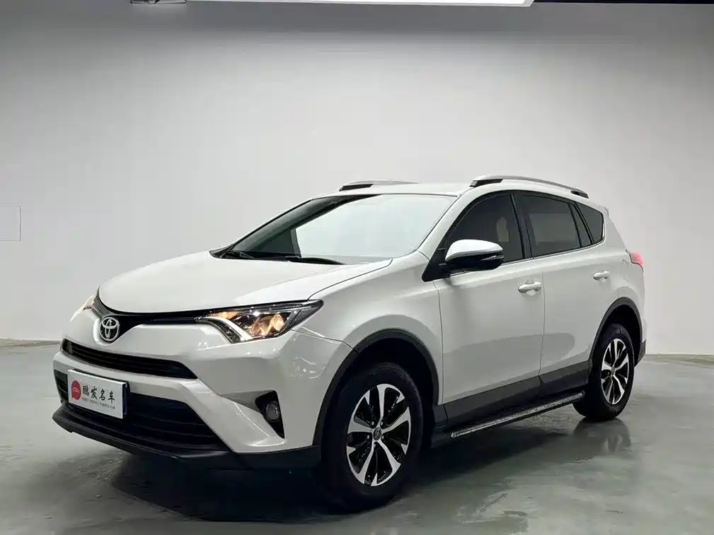 Toyota RAV4 2018 — фото 1