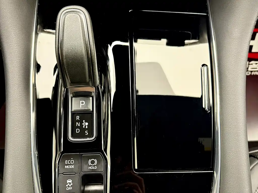 Toyota Alphard 2024 — фото 16