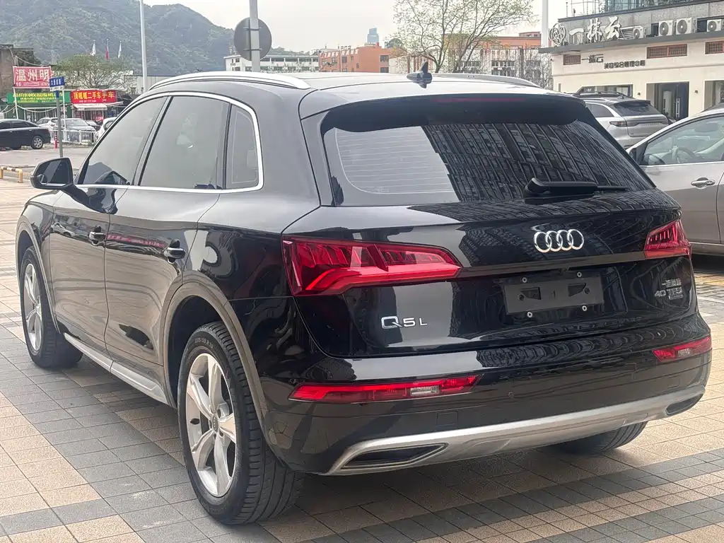 Audi Q5L 2020 — фото 15