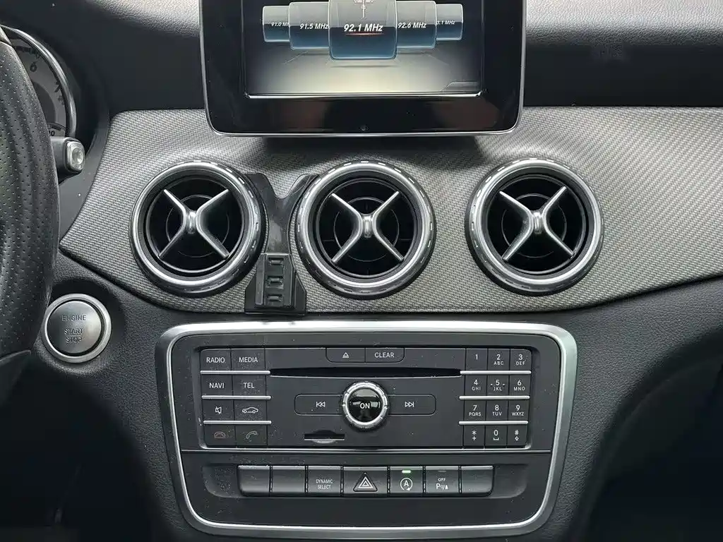 Mercedes-Benz GLA 2017 — фото 14