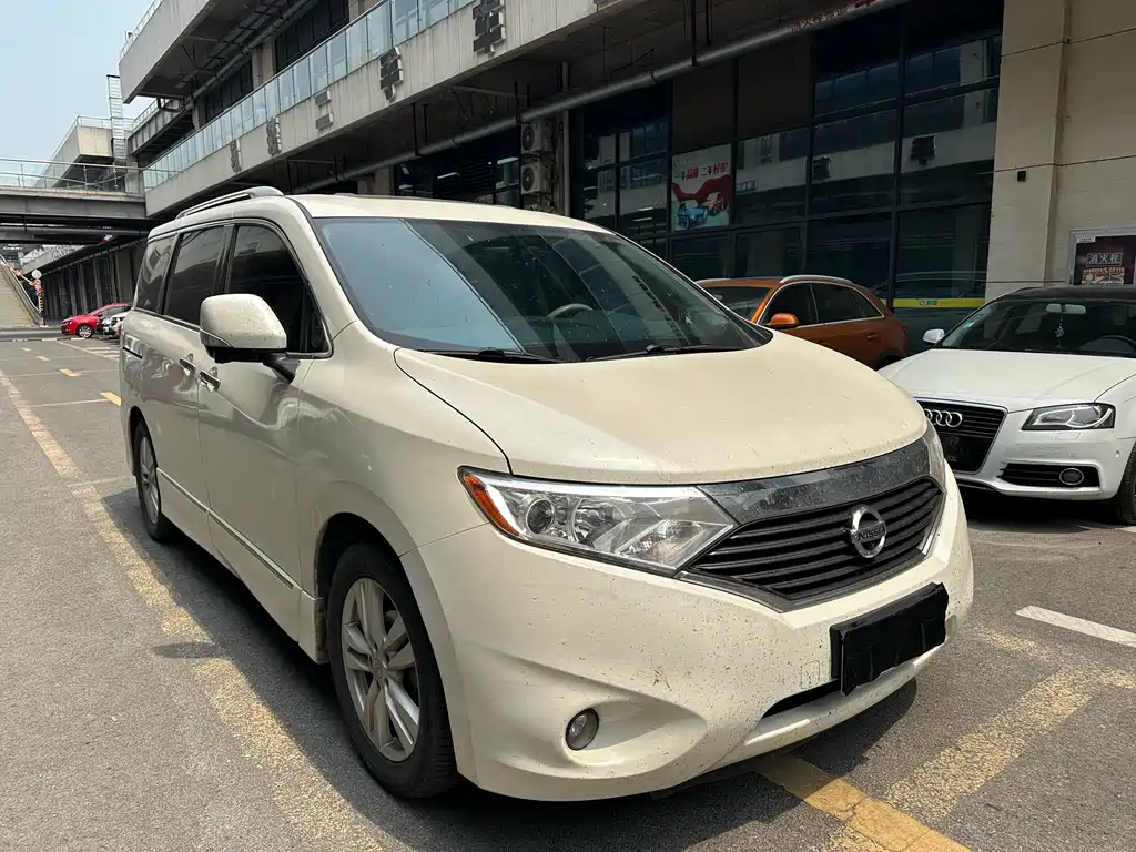 Nissan Quest 2017 — фото 3
