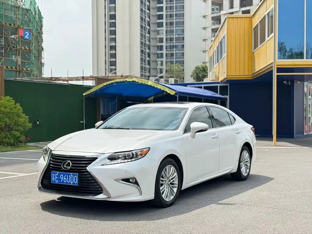 Lexus ES 2016