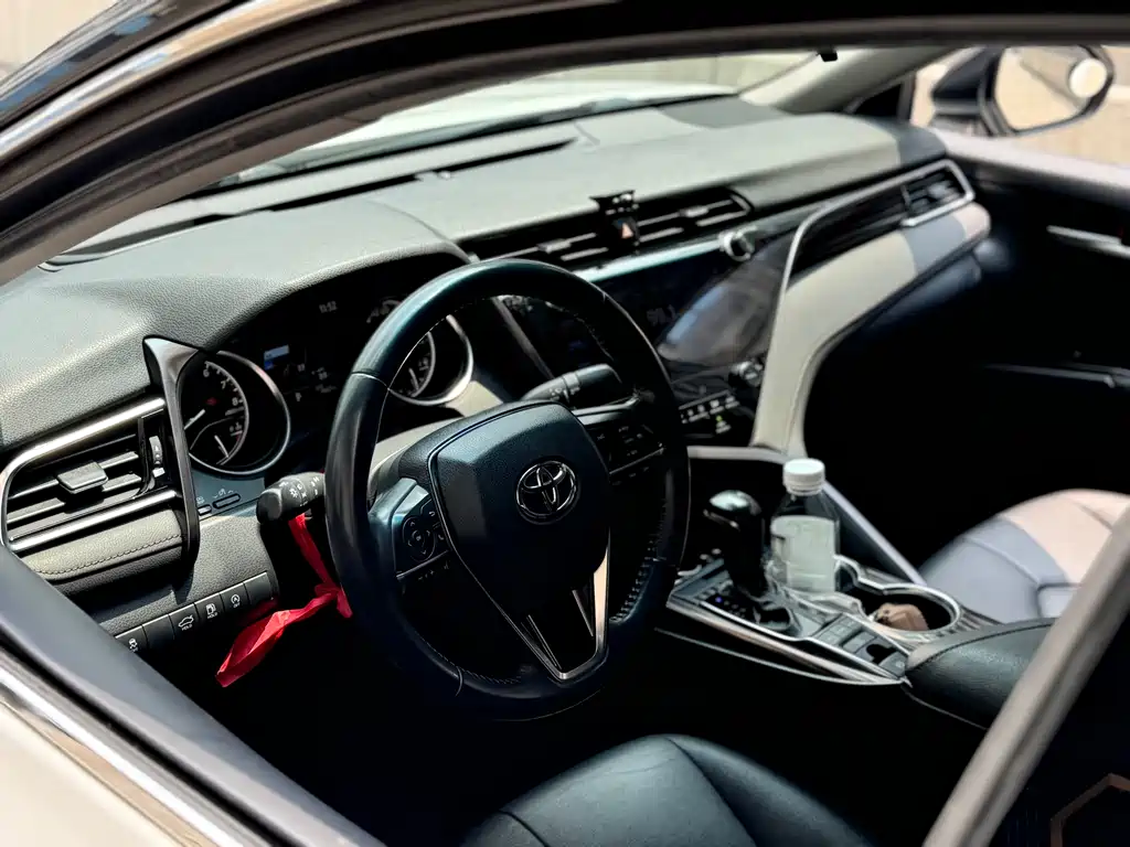 Toyota Camry 2021 — фото 10