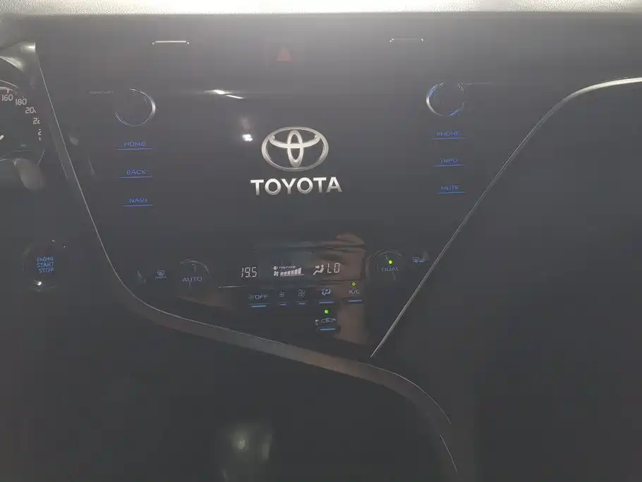 Toyota Camry 2020 — фото 13