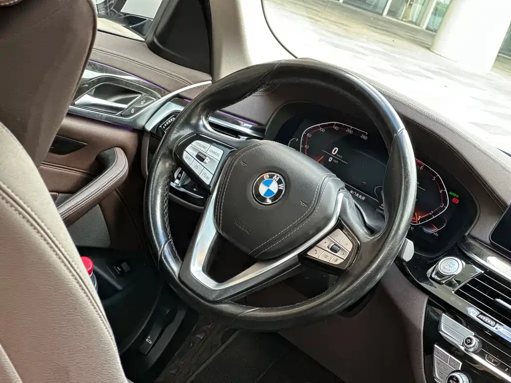 BMW 5 Series 2021 — фото 14
