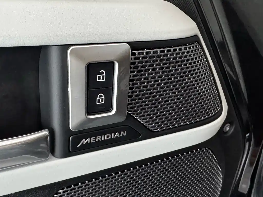 Land Rover Defender 2024 — фото 10