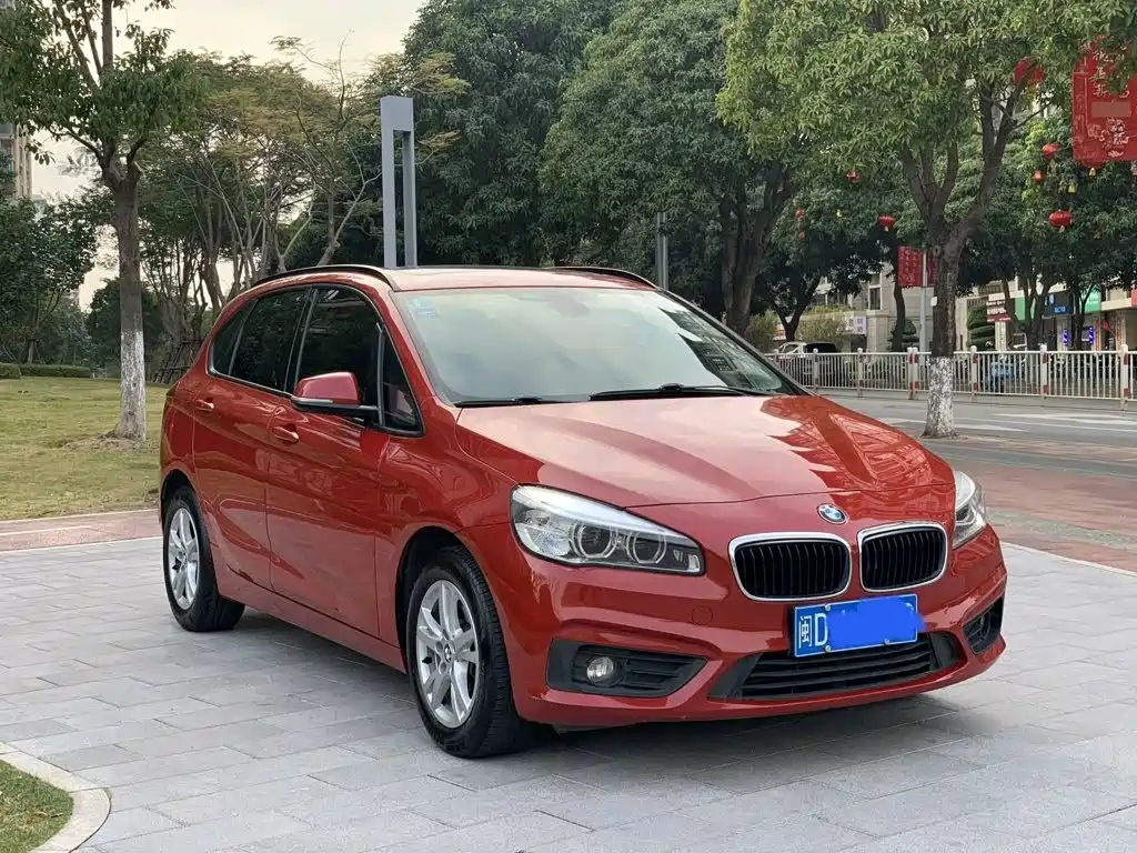 BMW 2 Series Station Wagon 2017 — фото 3