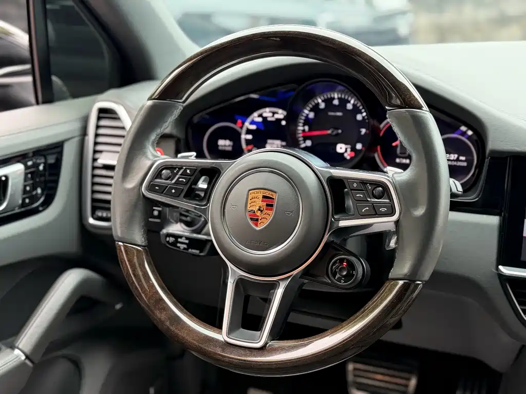 Porsche Cayenne 2018 — фото 15