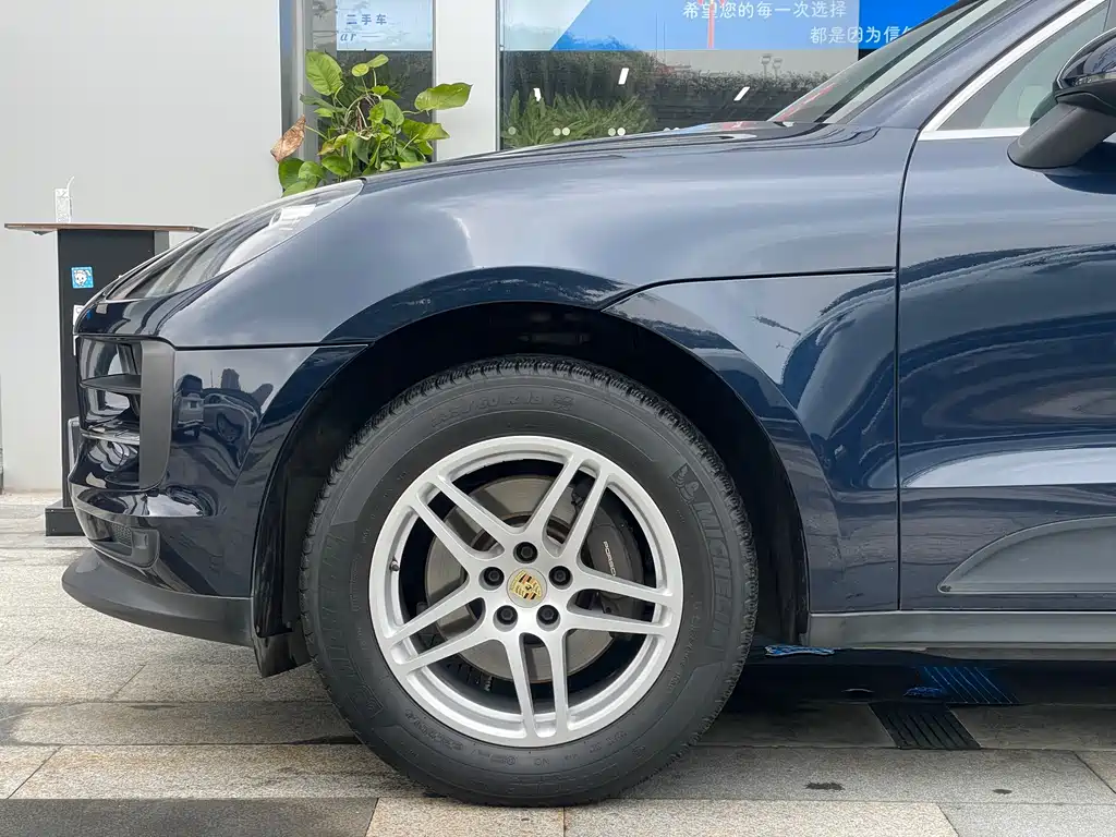 Porsche Macan 2019 — фото 17
