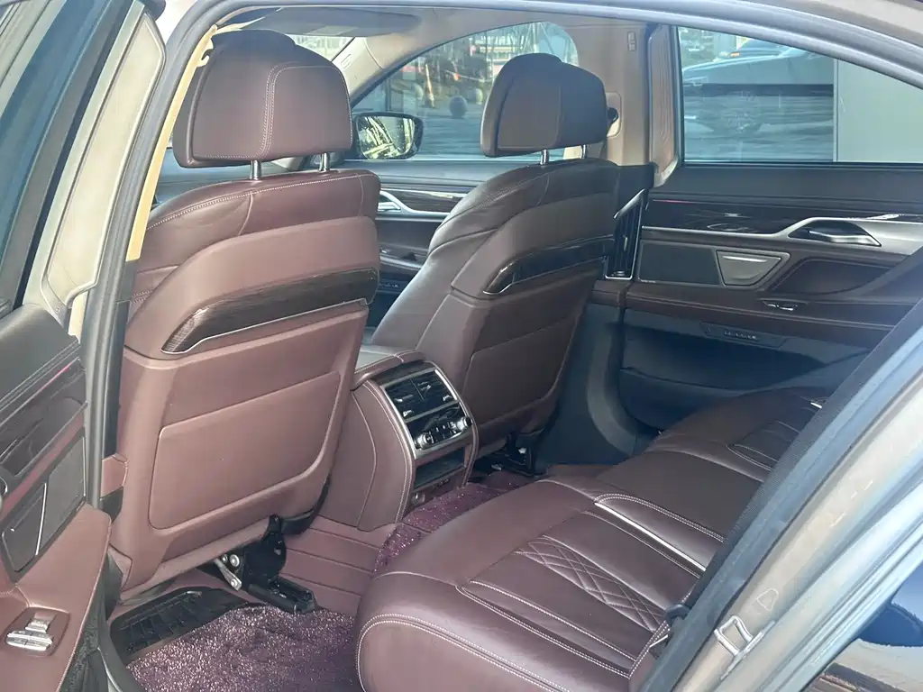 BMW 7 Series 2019 — фото 10