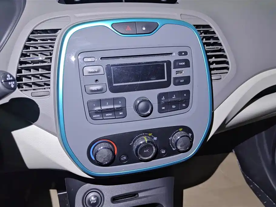 Renault Captur 2015 — фото 13