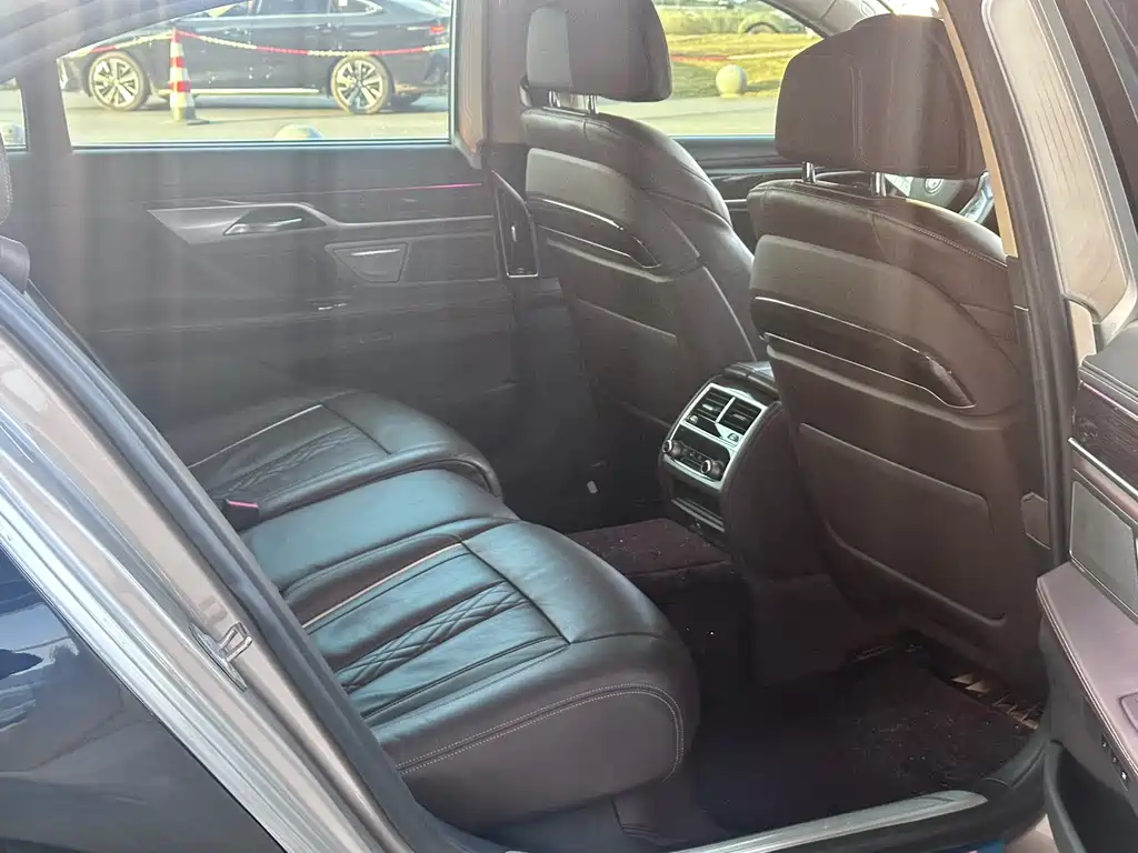BMW 7 Series 2019 — фото 13