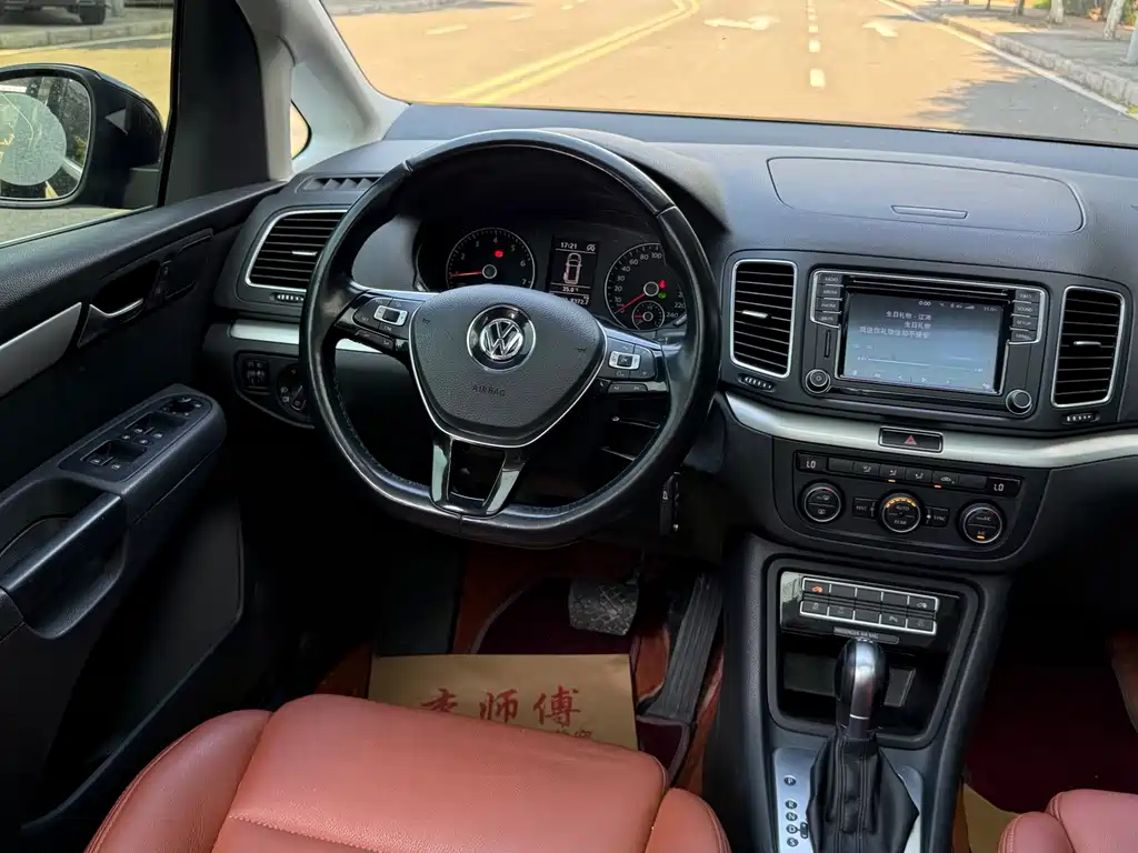 Volkswagen Sharan 2017 — фото 10