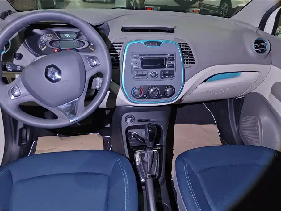Renault Captur 2015 — фото 12