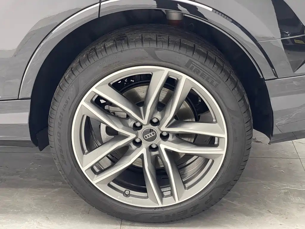 Audi Q7 2025 — фото 19