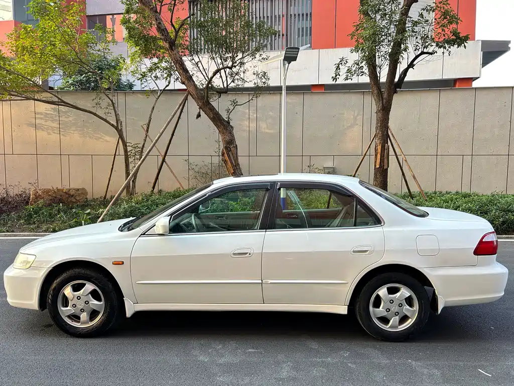 Honda Accord 2001 — фото 15