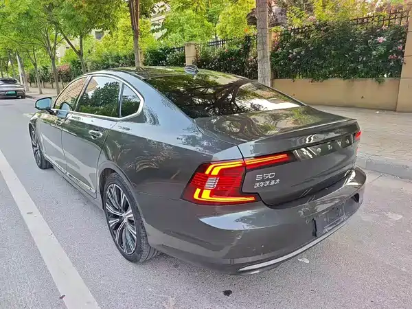 Volvo S90 2023