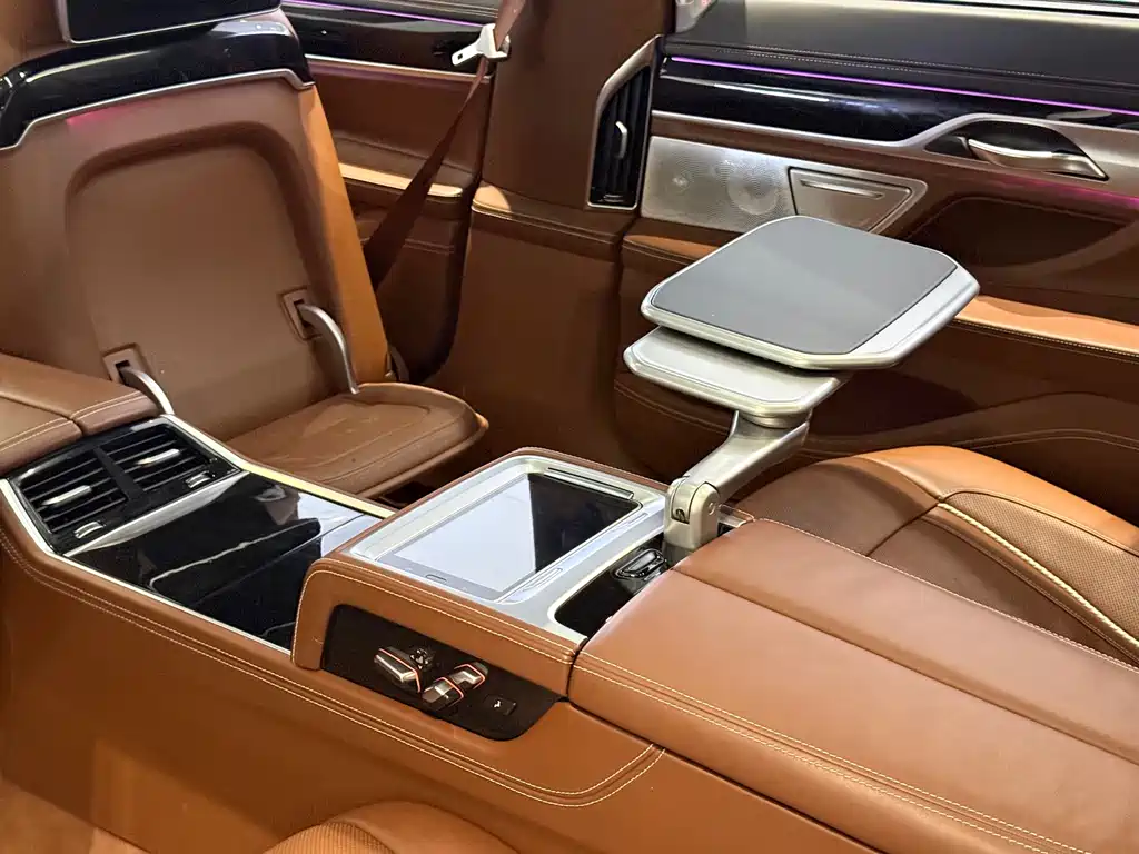 BMW 7 Series 2018 — фото 11