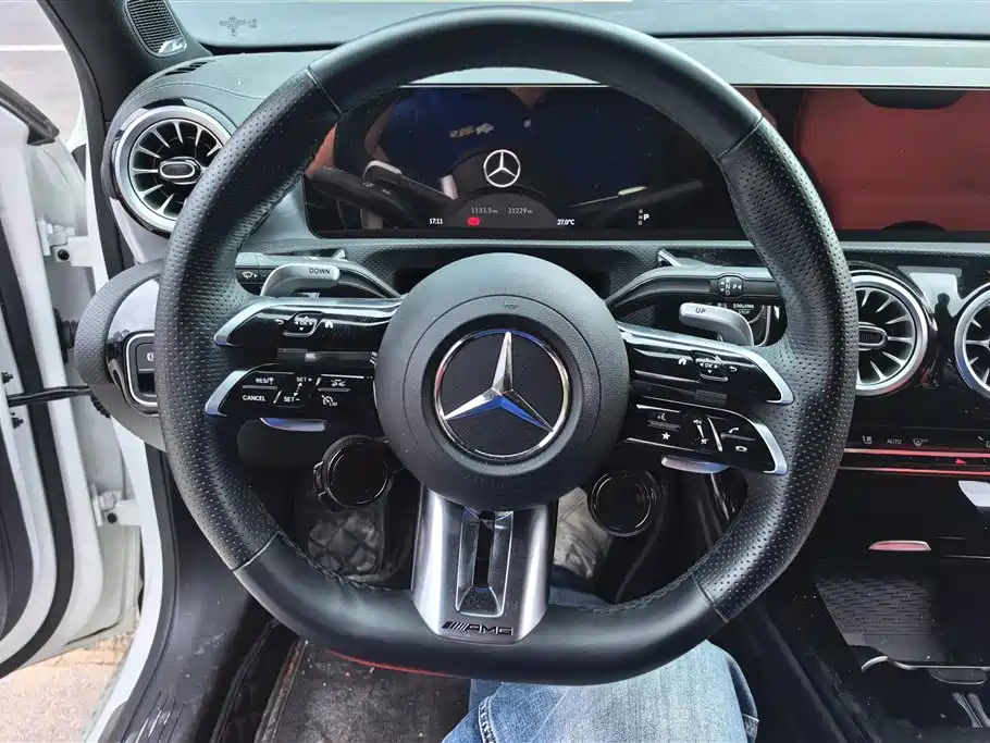 Mercedes-Benz A-Class AMG 2024 — фото 15