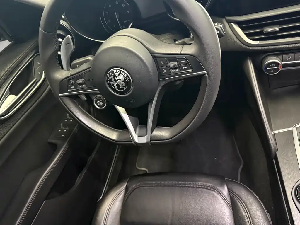 Alfa Romeo Giulia 2018 — фото 9