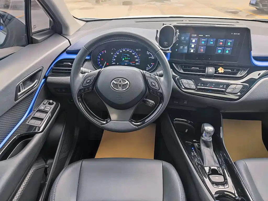 Toyota C-HR 2023 — фото 13