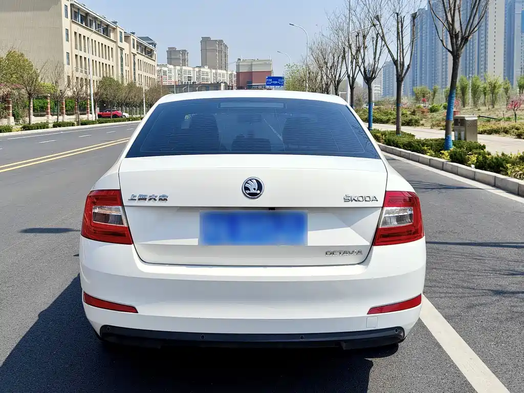 Skoda Octavia 2016 — фото 15