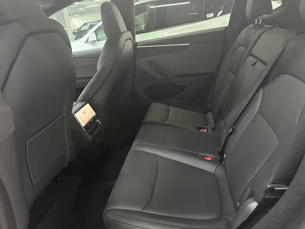 Tesla Model Y 2026