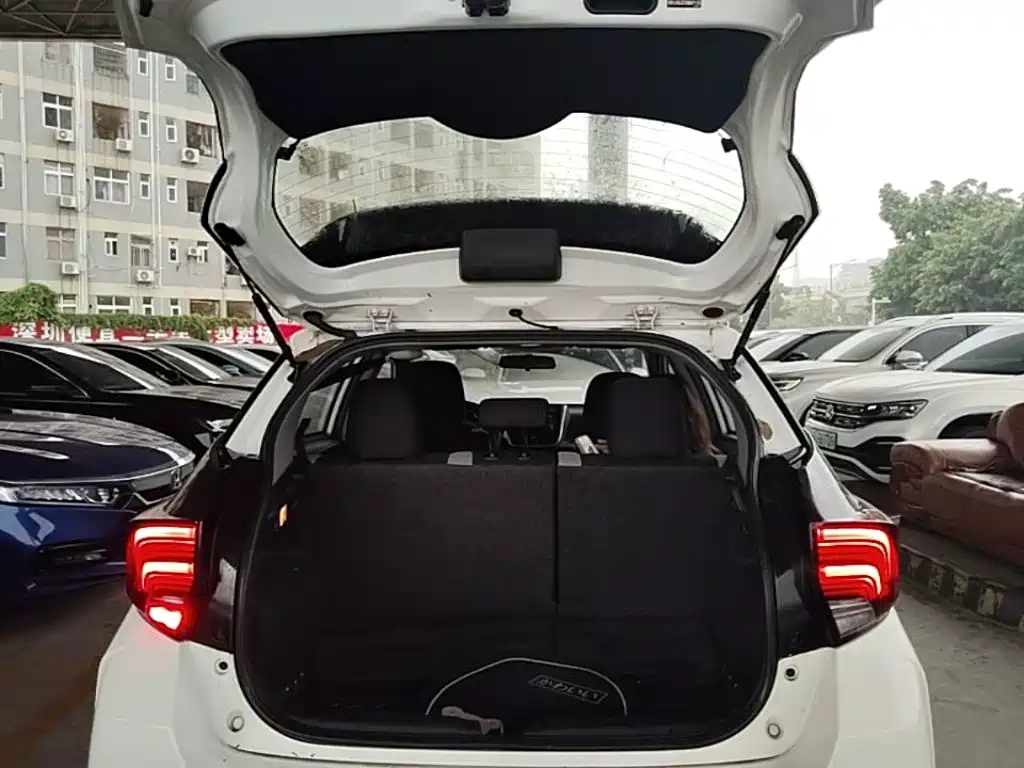 Toyota Yaris L 2021 — фото 19