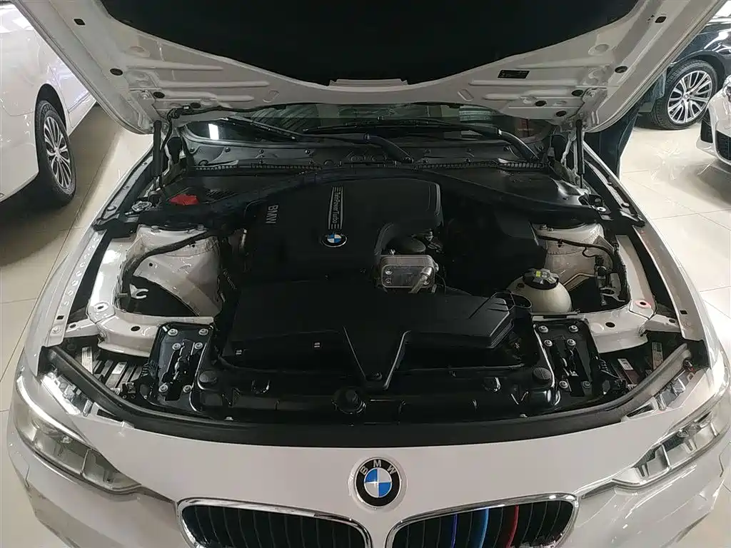 BMW 3 Series 2015 — фото 16