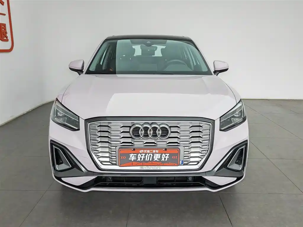 Audi Q2L e-tron 2022 — фото 3