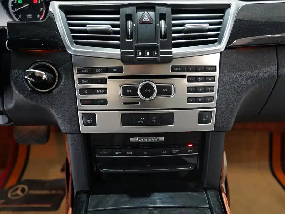 Mercedes-Benz E-Class 2013 — фото 11